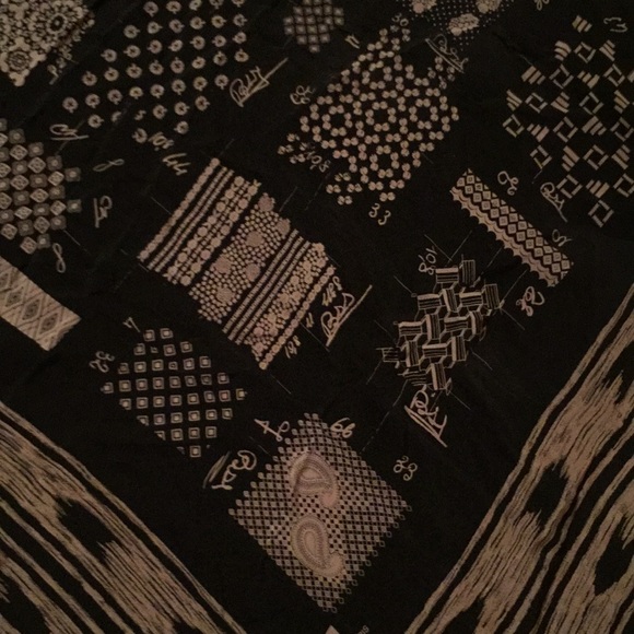 Large silk designer scarf,shawl,wrap - Picture 4 of 6